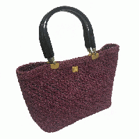 大人色のエンジが映える。レトロモダンな編み込みトートバッグ|お出かけを彩る上品なハンドバッグ