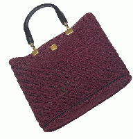 大人色のエンジが映える。レトロモダンな編み込みトートバッグ|お出かけを彩る上品なハンドバッグ