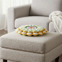 【早春を彩る】ふんわりお花のクロシェ・丸座布団(グリーン×ラベンダー20260116-1