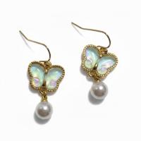 虹色に輝くオーロラバタフライとパールの耳飾り　20260216-15