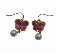 凛と咲く 鮮やかマゼンタピンクの蝶とパールのピアス　20260216-18