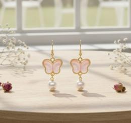 桜色の輝き ベビーピンクの蝶とパールのピアス　20260216-19