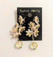 20260417-01花びら揺れる シェル風 フラワーピアス ニュアンスカラー 大ぶり ロング 樹脂