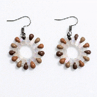 20260417-02北欧風 ほっこり ドロップビーズ リースピアス ブラウン オーロラ サークル