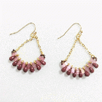 20260417-04ボルドー ドロップビーズ 扇型ピアス ピンク 華奢 チェーン 揺れる