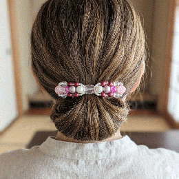 20260523-01大人のボルドーと輝くビーズのリボンバレッタ / 上品 華やか 髪飾り