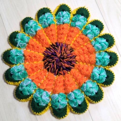 マルチカラー　手編みニット座布団　0005