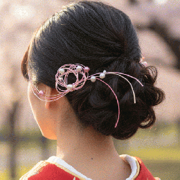 冬の庭園に咲く水引髪飾り和装・成人式・卒業式・お正月に　20251223-17