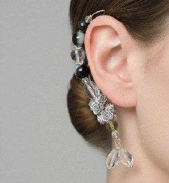 月夜の銀花。モノトーンビーズとシルバーローズが煌めく大ぶりイヤーカフフック　201019-0059